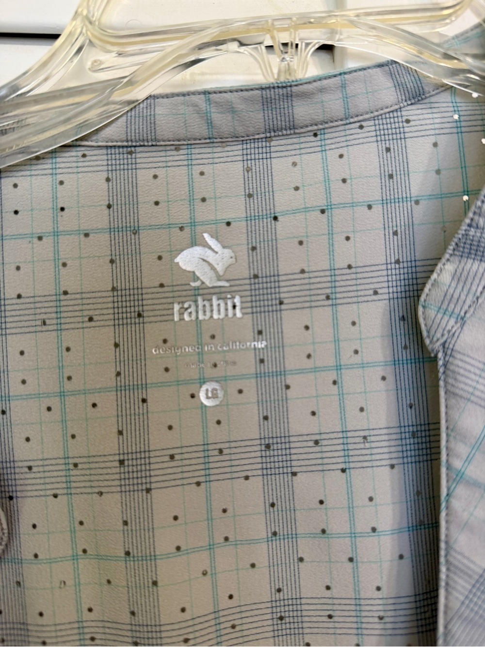 Rabbit Running women’s Plaid sleeveless snap-Up Shirt in Light Gray. Size Large